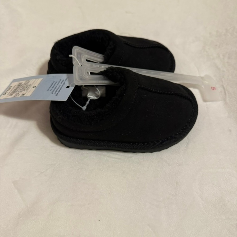 Cat & Jack Jude Black Faux Fur Lined Slip On Slippers Toddler Size 5 NWT